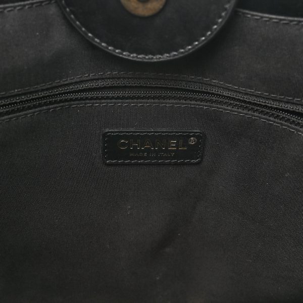 cc Calfskin Charms Medium Deauville Tote Black - Image 10