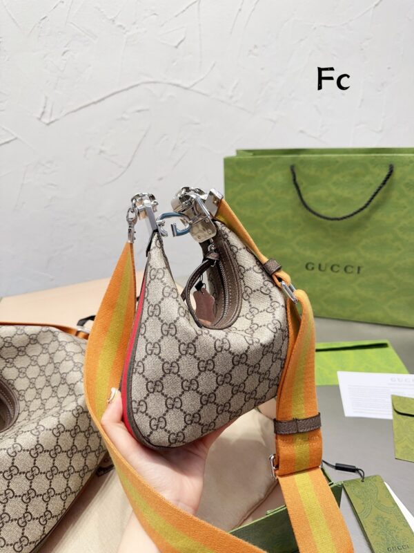 GC484 Gc Attache Small/Large Shoulder Bag - Image 2