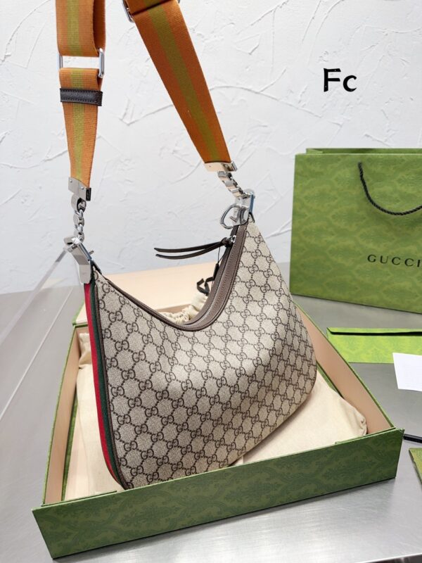 GC484 Gc Attache Small/Large Shoulder Bag - Image 7
