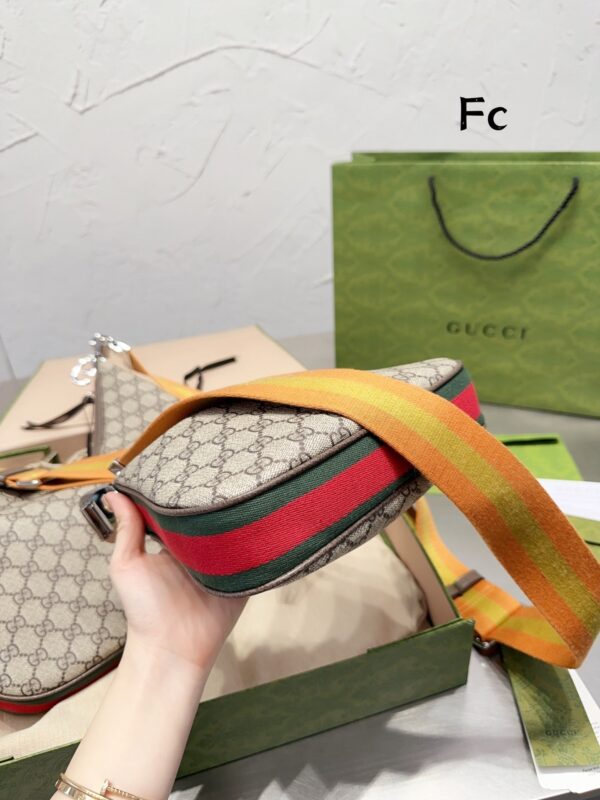 GC484 Gc Attache Small/Large Shoulder Bag - Image 5