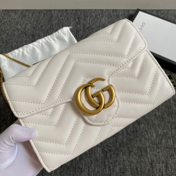 GC431 GG Marmont matelassé mini bag / 8"W x 5"H x 2.5"D - Immagine 2