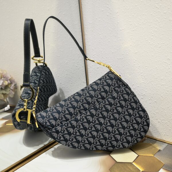 D saddle Be a classic with classics size: 25.5 x 20 x 6.5 cm - Image 4