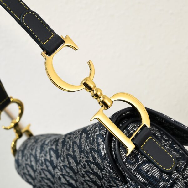 D saddle Be a classic with classics size: 25.5 x 20 x 6.5 cm - Image 7