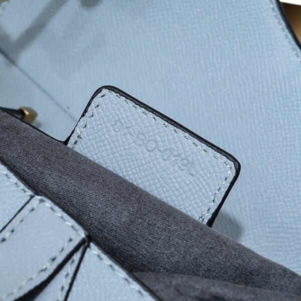 D saddle Be a classic with classics bag size: 25.5 x 20 x 6.5 cm - Image 9