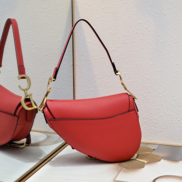 D saddle Be a classic with classics bag size: 25.5 x 20 x 6.5 cm - Image 3