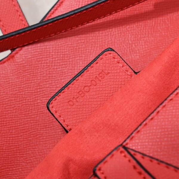 D saddle Be a classic with classics bag size: 25.5 x 20 x 6.5 cm - Image 7
