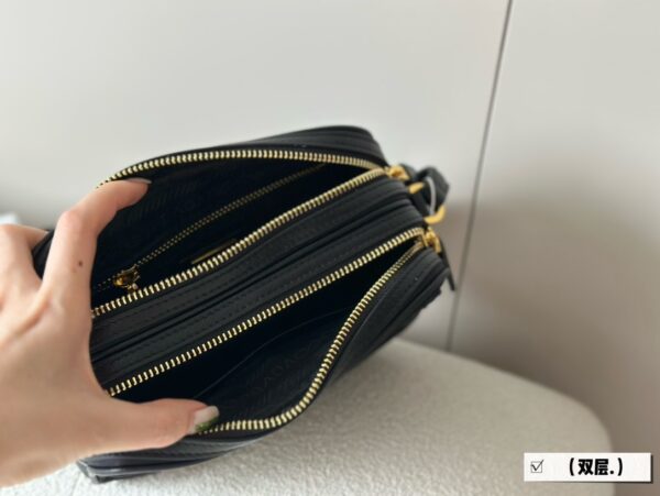 Prada odette new arrival camera bag size: 21 * 16cm - Immagine 5