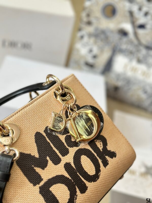D new arrival lady bag size: 20*18 cm - Image 7