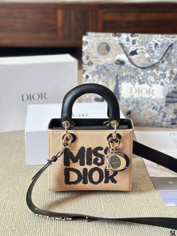 D new arrival lady bag size: 20*18 cm - Image 8