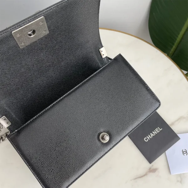BOY CC HANDBAG CAVIAR LEATHER - Bild 5
