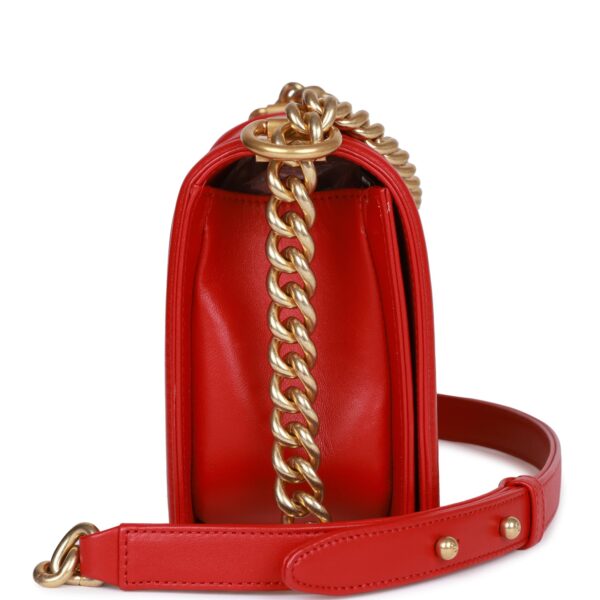 CC Medium Boy Bag Red Lambskin Antique Gold Hardware - Immagine 2
