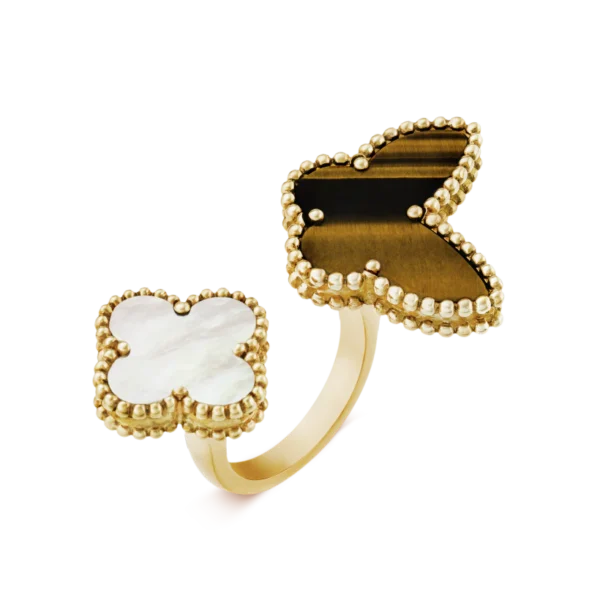 Lucky Alhambra between the fingers ring