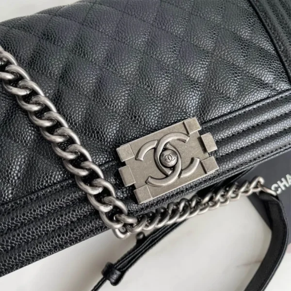BOY CC HANDBAG CAVIAR LEATHER - Bild 3