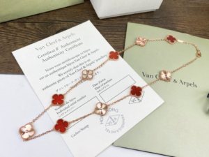 Alhambra necklace