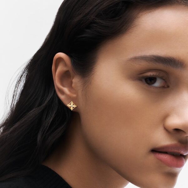 Idylle Blossom Yellow and White Gold and Diamond Reversible Single Stud Earrings - Image 4
